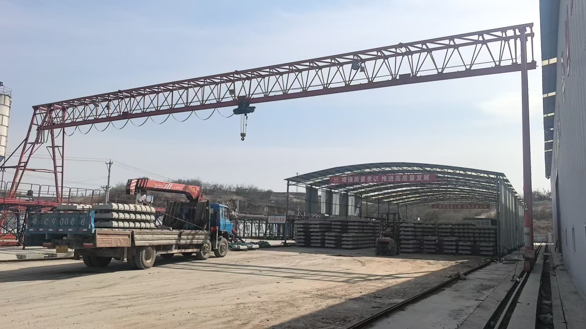 湖北武汉集装箱龙门起重机厂家 集装箱龙门起重机远程控制模块：港口作业的技术革新与实践根基