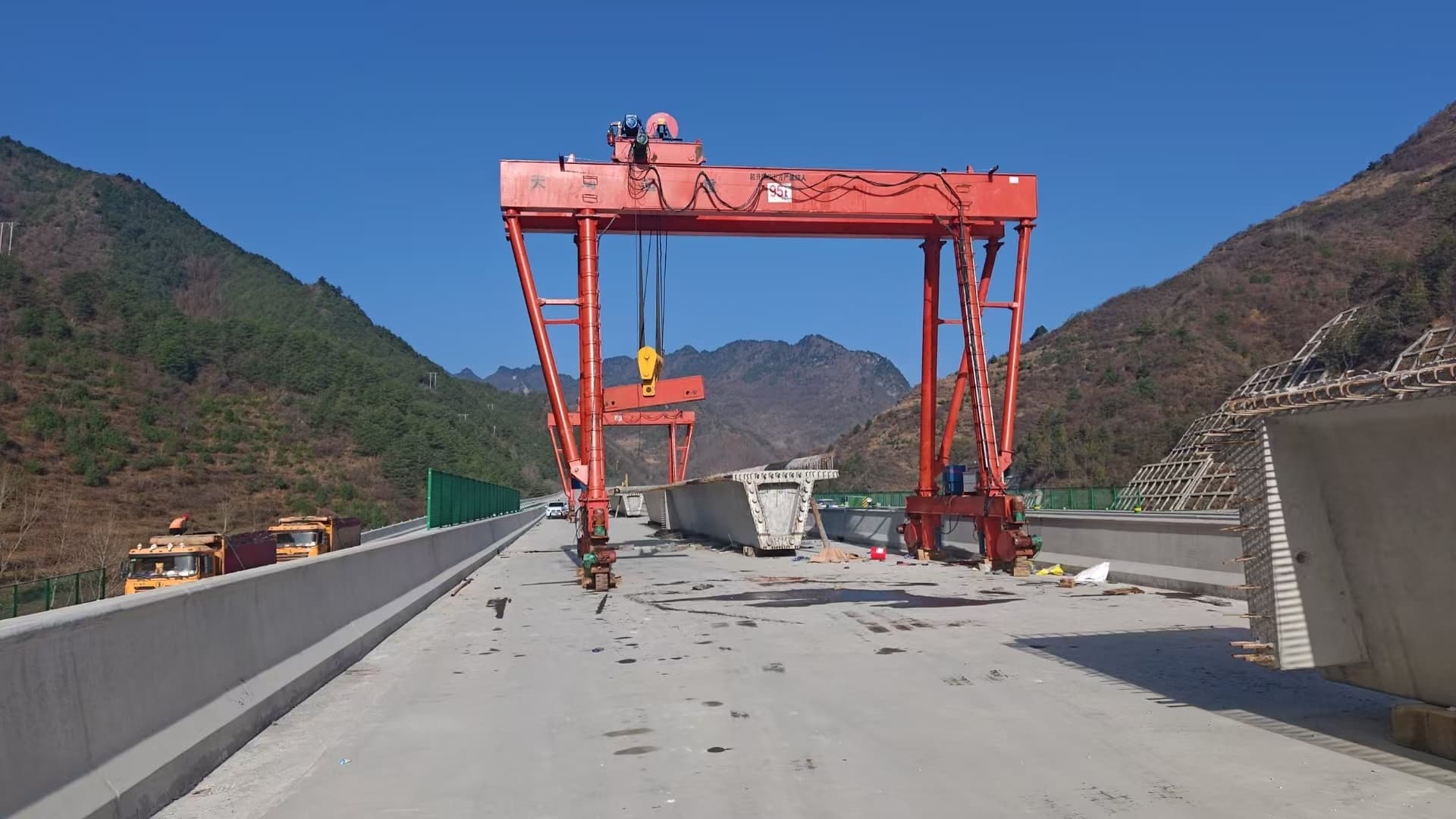 内蒙古通辽箱型龙门吊租赁厂家 龙门吊的主要特征是